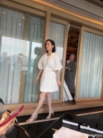 网友下午茶偶遇佘诗曼，本人日常也太强大了吧……