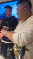 解清帅的哥哥的老婆发的一家人的温馨时刻……