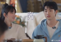金莎小19岁男友率真发言，引网友热议，网友：这小子还不错