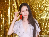郭碧最新生图曝光！二胎后鼻子变大，脸上浮粉明显，被嘲皮肤糖化