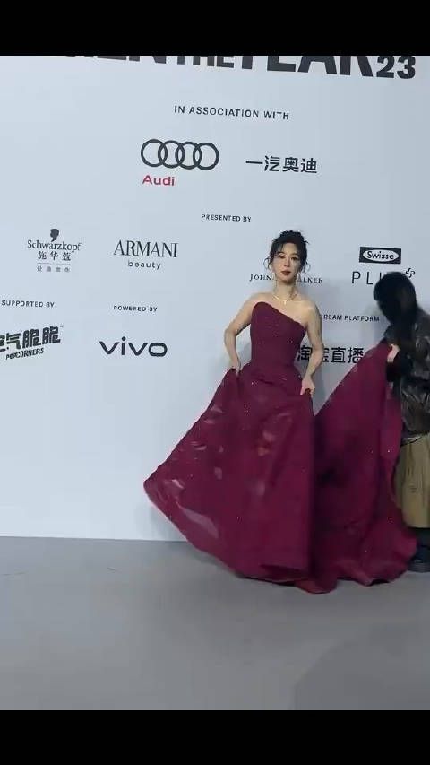 杨紫现场视频来了,和精修图区别大吗?