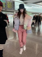 杨颖现在走机场拍的人都很少了……