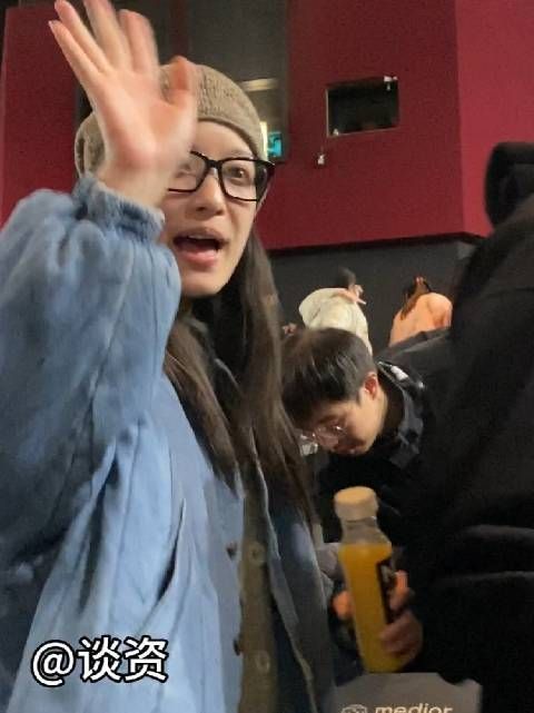 电影首映现场倪妮就坐我后面……