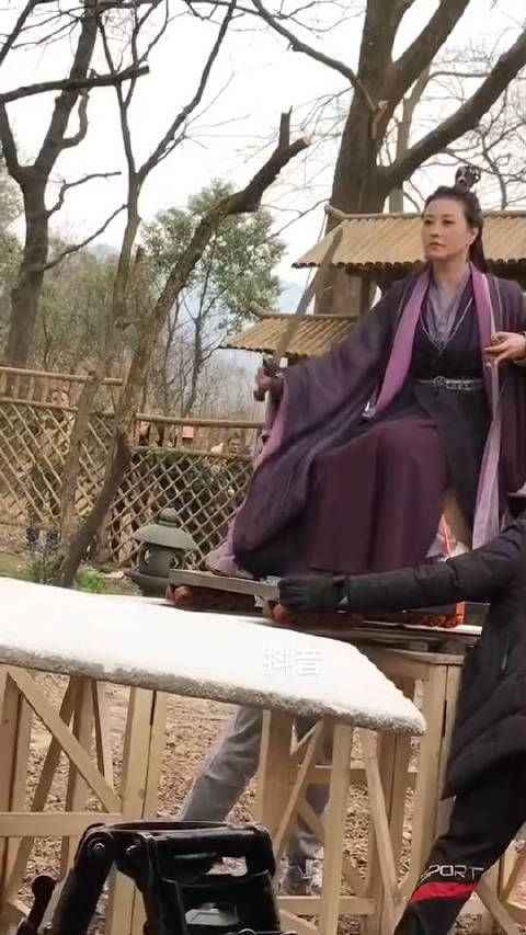 新闻女王才知道为啥那么多富豪明星什么的会被造谣亖了