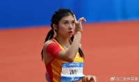 吴艳妮“高调”染红发、秀舞蹈！22字回应黑粉，网友态度180°转变