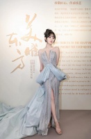瑞丽伊人风尚以她的美丽、灵动和时尚……