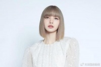 Lisa回泰国和妈妈吃苍蝇馆子！素颜曝真容，餐厅环境堪忧画面曝光