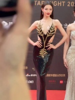 都说了红毯是钟楚曦的舒适区……
