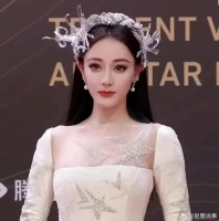 网友：近期走红毯的迪丽热巴容颜变了……