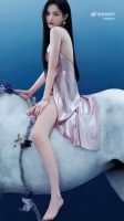 李一桐写真大片来了，骑马照凸显好身材。还是那么美，那么有内涵