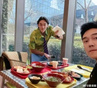 不会还有人没有看到这两父子的快乐时光吧……