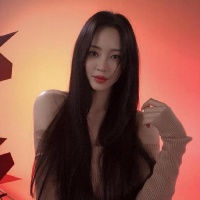 42岁女星承认做了双眼皮，还表示40岁遇到小10岁男友是一生的幸运