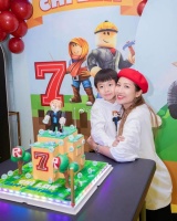 陈敏之为儿子开派对庆祝7岁生日 一家三口穿亲子装难得晒全家福