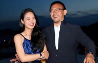 知名演员为救前女友，气走法国妻子，再娶小15岁的师妹，恩爱18年