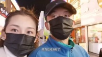 郑恺苗苗一家四口出游，二胎儿子走路很稳当了……