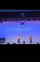 韩国高中女生跳科目三引全场尖叫……