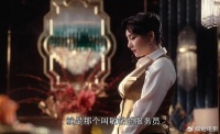 终究王家卫面子大，这位金像奖影后出演酒店领班，戏份少扮相俗气