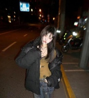 汪峰18岁大女儿小苹果近照曝光，打扮时尚性感，引起网友热议