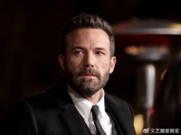 外媒曝光本·阿弗莱克与老婆度假大吵画面！疑因女方要买昂贵珠宝