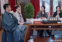 近期，郑凯一家四口砰然登上众人视线聚焦所在……