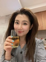 任家萱与儿子穿亲子装超温馨！儿子胖出双下巴，和任家萱长得超像