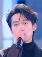 怎么会有人帅的这么无死角啊 央妈只是还原微醺美貌罢了