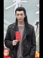 洪欣儿子接古装戏了，这孩子不是不好看是不适合古装，你们觉得呢