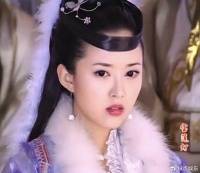 “最美嫦娥”：嫁小4岁丈夫，44岁高龄生子，人到中年仍风情万种