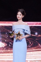 李一桐剧照鼻子弧度奇怪，被质疑整容，网友吐槽鼻子下巴都很科技