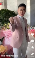 街溜子变网红！30岁刘野与网红同事约架被捅10几刀身亡，网友怒斥