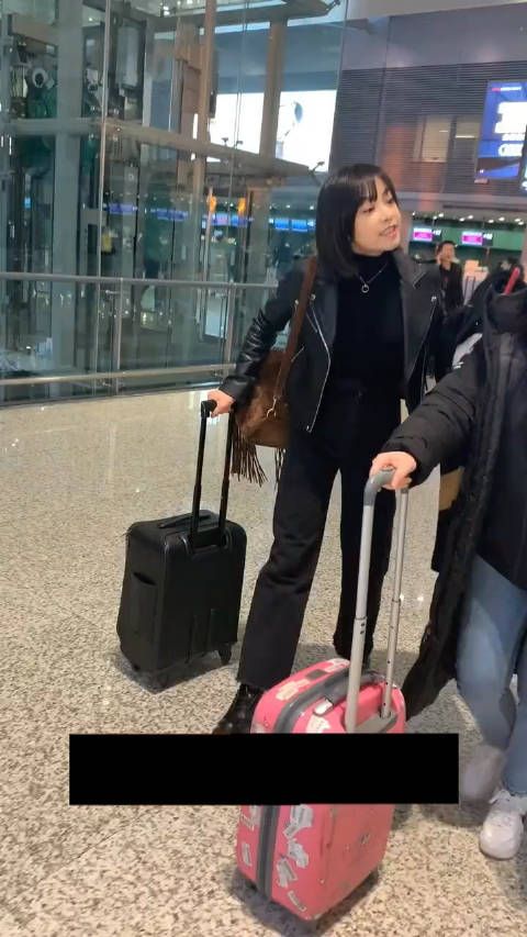 宋茜助理带错路后宋茜生气了,脾气看起来不太好的样子……