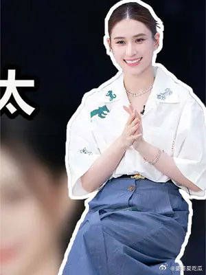 何超莲偶遇四姨太,注意她对梁安琪的称呼,网友:不愧是豪门