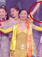 杨幂唐嫣同台却零交流，谁料看到唐嫣的这一举动……