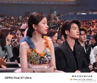 镜头下的明星们光彩照人，在这场盛大的聚会中……