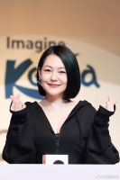 小S两女打扮性感为大女庆生！12岁妹妹穿露肩装，热吻擦边博流量