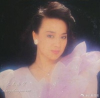 她是邓丽君同时代歌星，如今无儿无女独居日本，73岁近照曝光