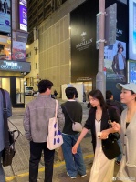 网友香港偶遇高圆圆，不就是大美女，只是看背影都那么有气质！