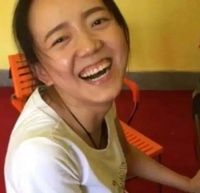 钢琴旁笑9年表情包：真人终于露面，开始直播了