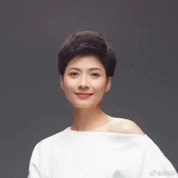 央视著名主持人，嫁富豪老公生活幸福，女儿突然离世让她痛彻心扉