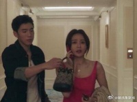 越老越有味道的8位女星，风情万种性感迷人，人到中年魅力不减