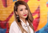 一首歌唱红的她，现今小县城商演，她经历了什么