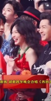 唐嫣一定非常非常幸福，就这笑容可不是演出来的，眉眼都在笑……