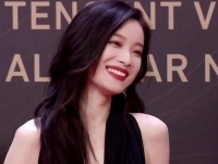 她是风情万种的高级感美女