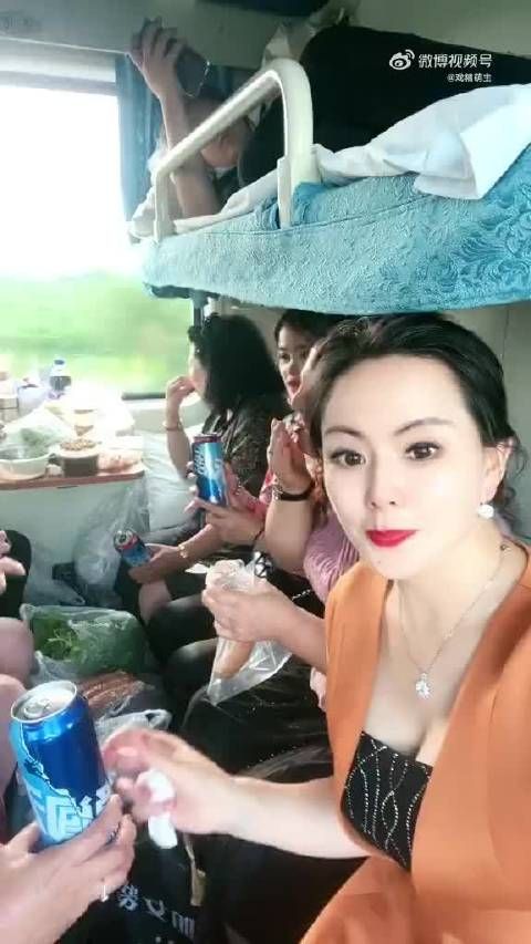 只有一个真喝的,剩下的都没打开