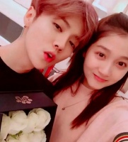 鹿晗关晓彤被曝吵架冷战中，只因女方不想结婚？