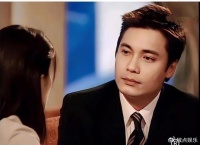 为了娶小12岁漂亮女人，抛弃相爱28年的发妻，如今罗嘉良幸福吗
