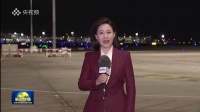 央视主播郑丽首次出国随访报道，网友：演播室和外景地不像一个人