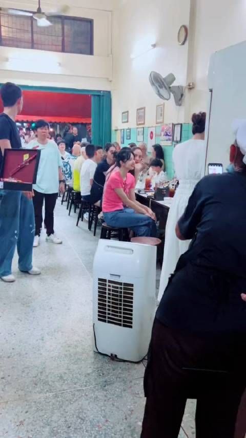 lisa到哪里都是焦点啊