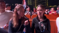 何超云携未婚夫看演唱会，何超莲惨变电灯泡，姐妹俩都好漂亮