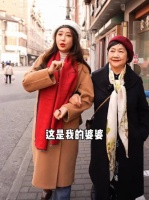 严屹宽妻子杜若溪带婆婆逛街，打卡繁花排骨年糕……